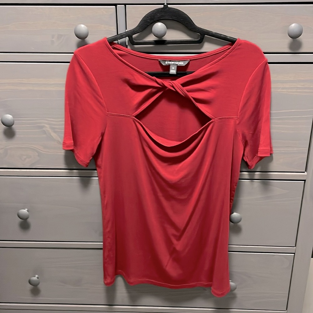 Short sleeve top w/peek-a-book front